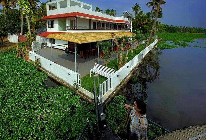 Vembanad Village Backwater Resort
