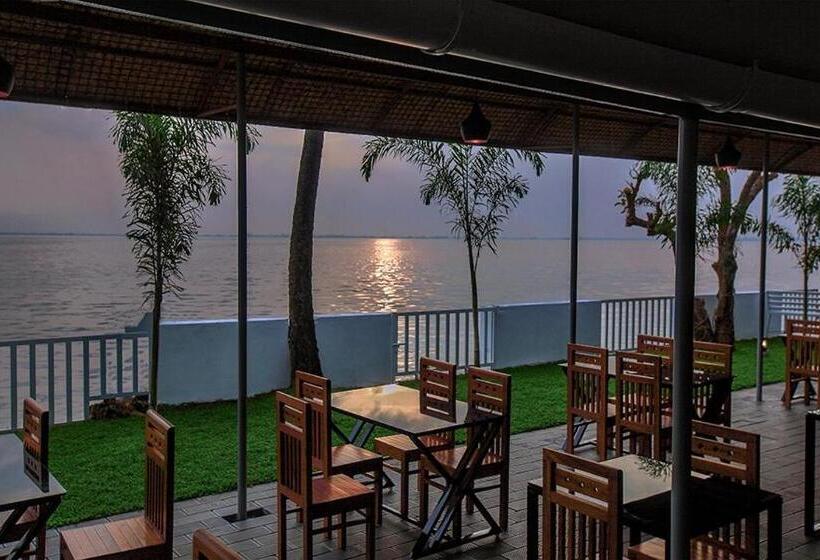 Vembanad Village Backwater Resort