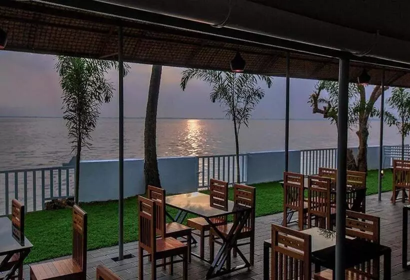 Vembanad Village Backwater Resort