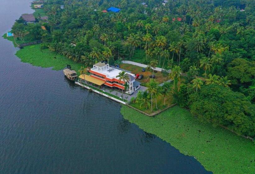 Vembanad Village Backwater Resort