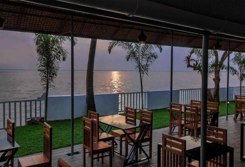 Vembanad Village Backwater Resort