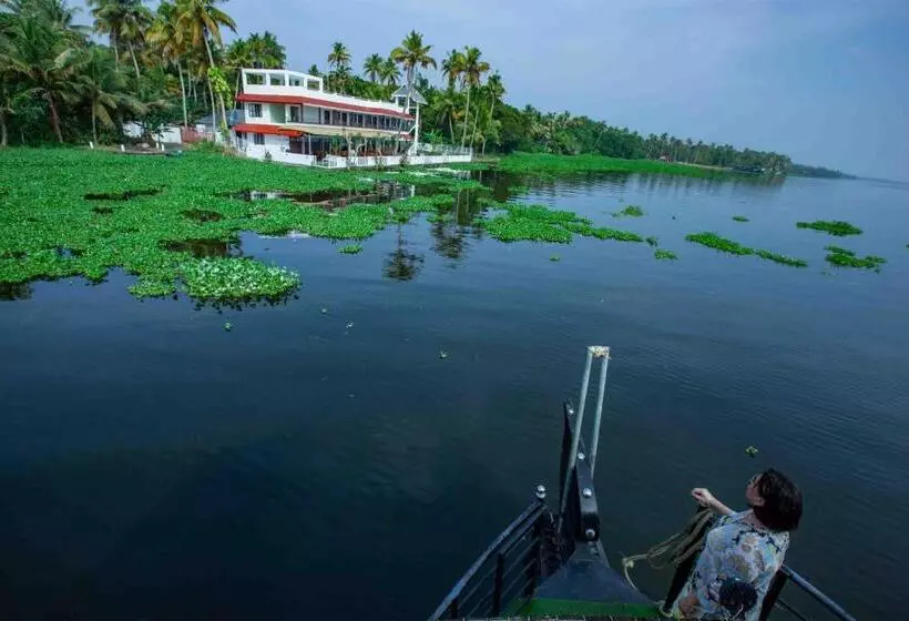 Vembanad Village Backwater Resort