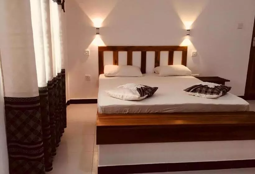 Aamiaismajoitus (B&B) A4 Villas Udawalawe