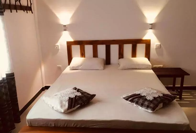 Aamiaismajoitus (B&B) A4 Villas Udawalawe