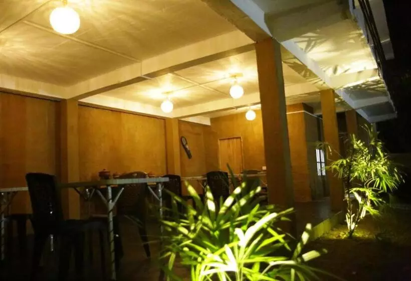 Aamiaismajoitus (B&B) A4 Villas Udawalawe