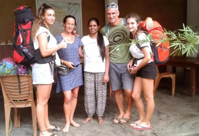 Aamiaismajoitus (B&B) A4 Villas Udawalawe