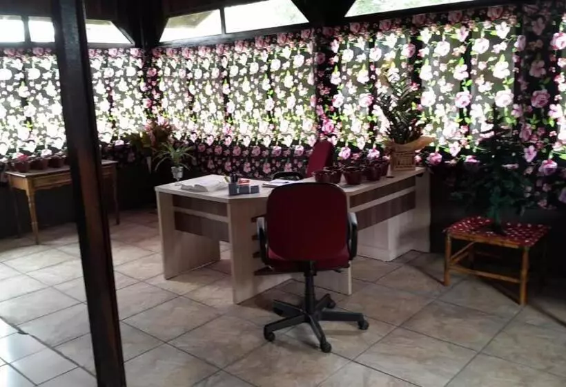 Hostel E Pousada Araquari