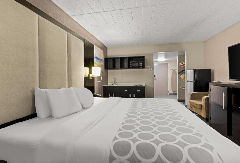 هتل Suburban Studios