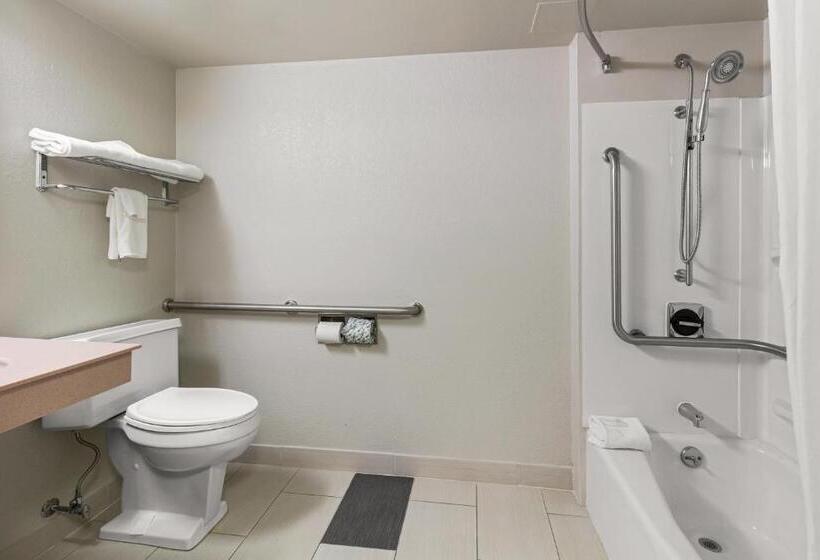 هتل Suburban Studios