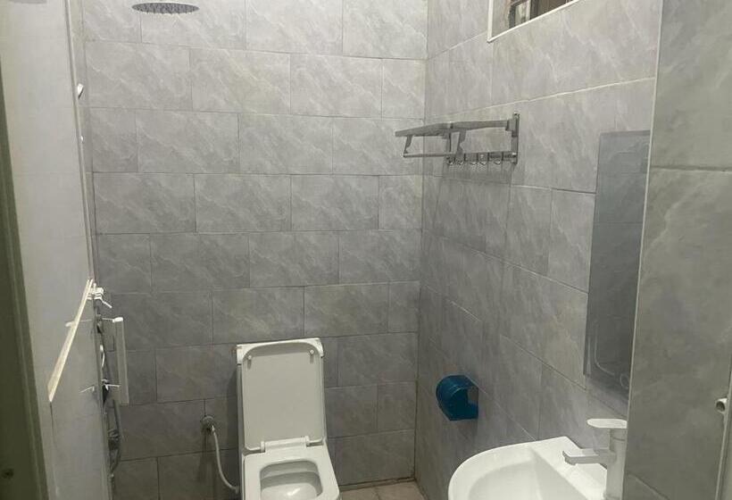 בית מלון כפרי The First Royal Tour Lodge