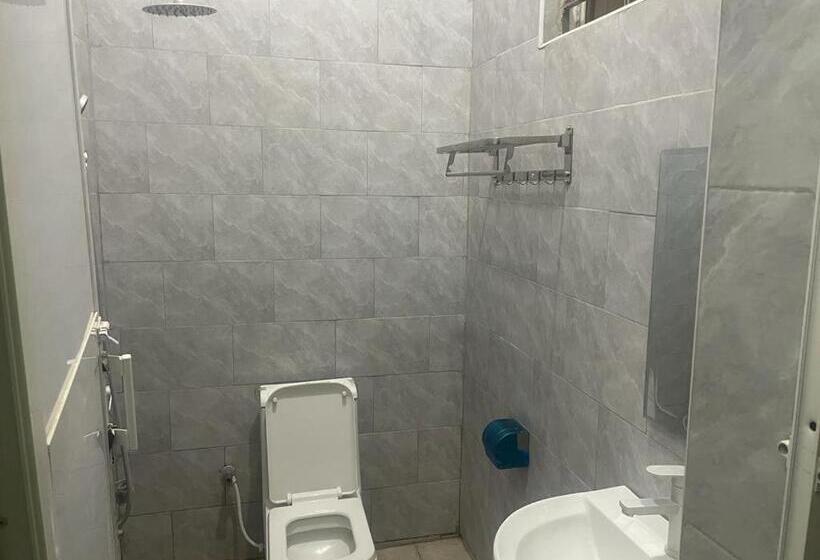 בית מלון כפרי The First Royal Tour Lodge