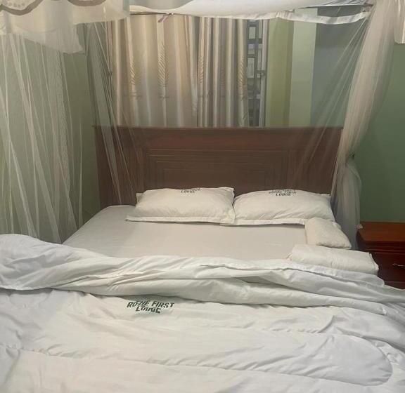 בית מלון כפרי The First Royal Tour Lodge