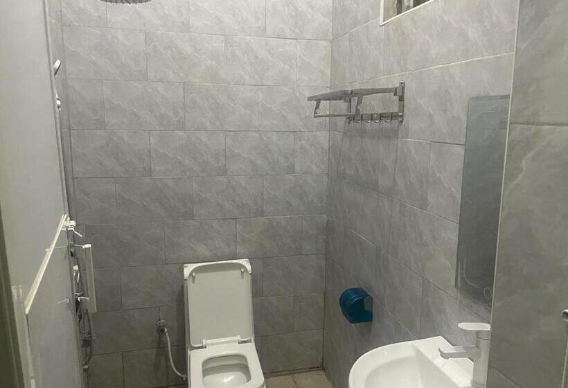 בית מלון כפרי The First Royal Tour Lodge