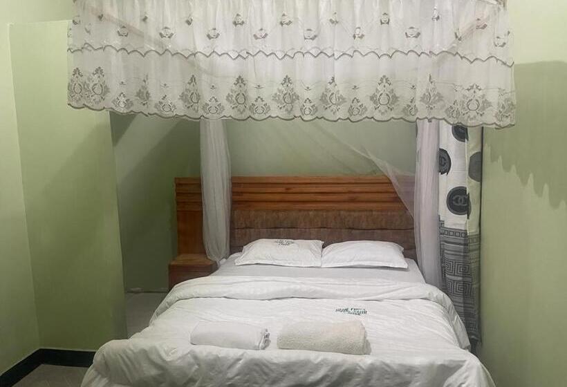 בית מלון כפרי The First Royal Tour Lodge