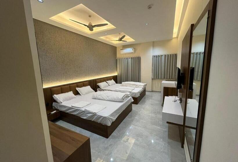 Отель The Grand Khodiyar