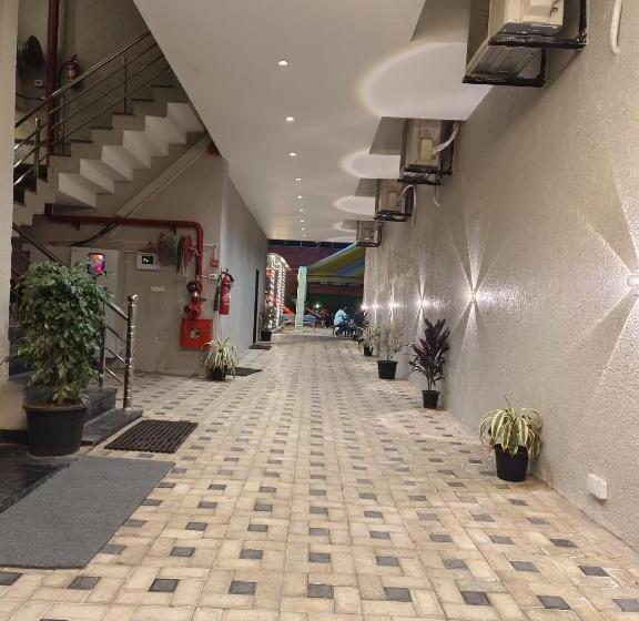 Отель The Grand Khodiyar