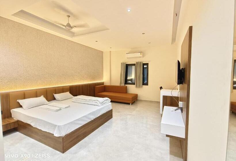 Отель The Grand Khodiyar