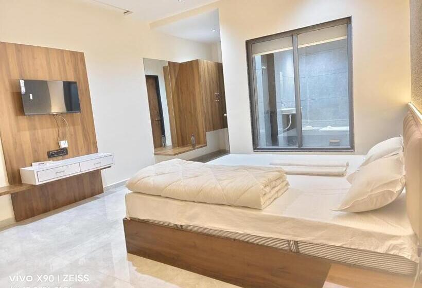 Отель The Grand Khodiyar