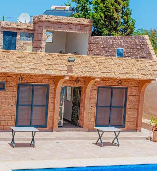 פנסיון Bungalow Kousmat 1