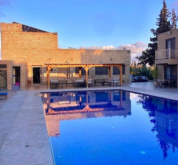 פנסיון Bungalow Kousmat 1