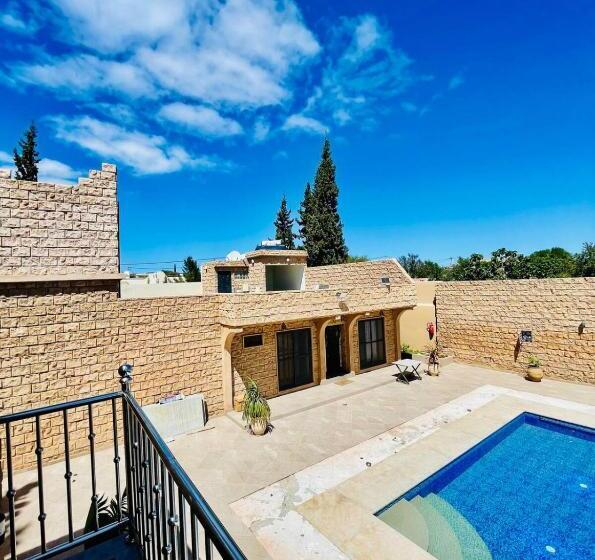 פנסיון Bungalow Kousmat 1