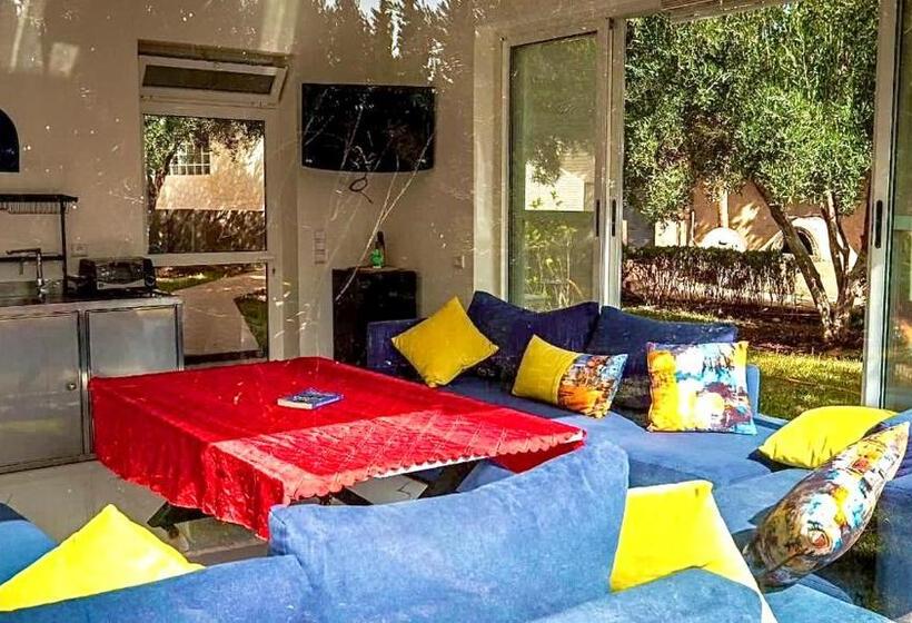 פנסיון Bungalow Kousmat 1