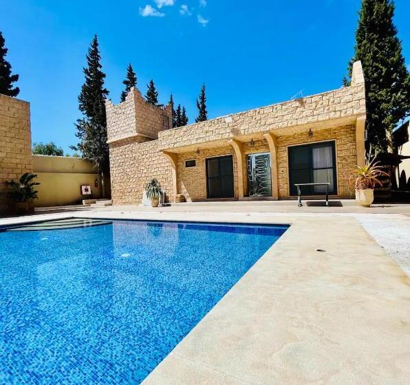 פנסיון Bungalow Kousmat 1