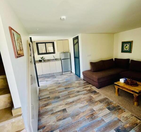 פנסיון Bungalow Kousmat 1