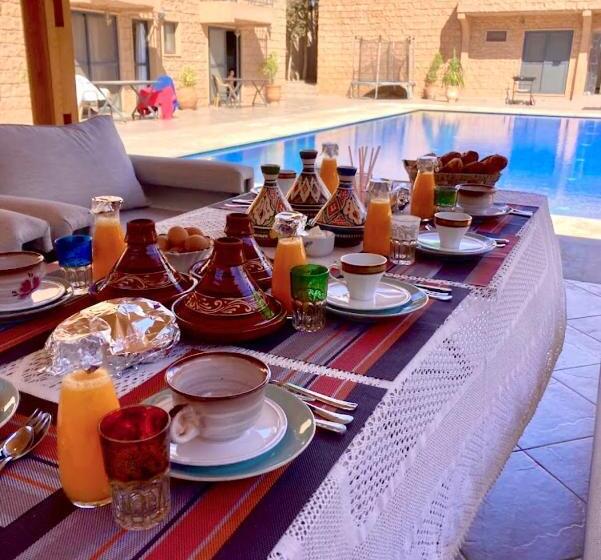 פנסיון Bungalow Kousmat 1