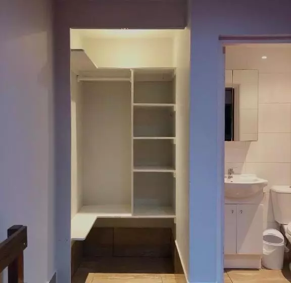 ペンション Hostal Riposo