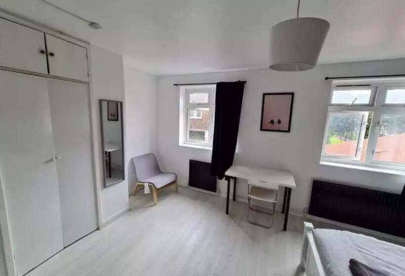 ペンション London E2 Rooms