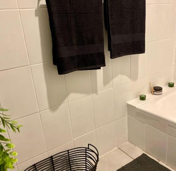 پانسیون Peaceful Suburban Utopia