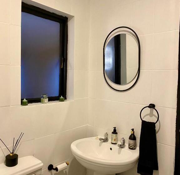 پانسیون Peaceful Suburban Utopia