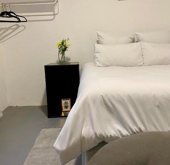 پانسیون Peaceful Suburban Utopia