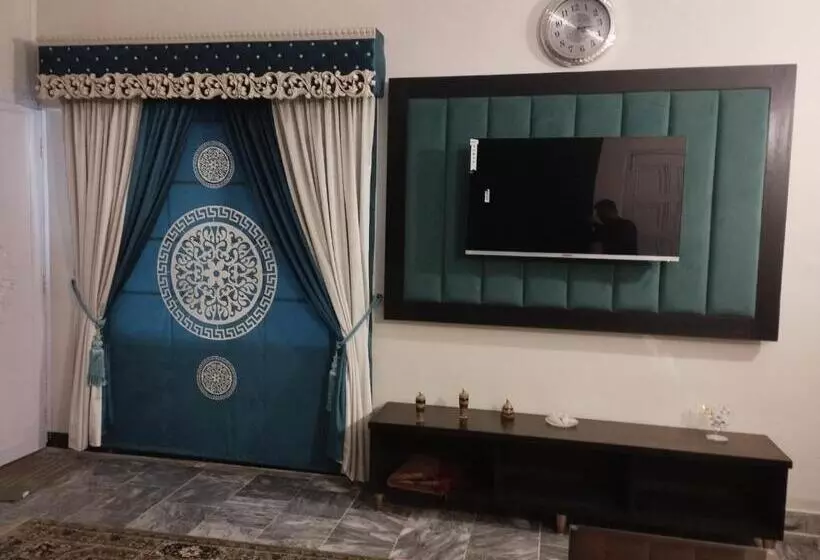 پانسیون Shelton House