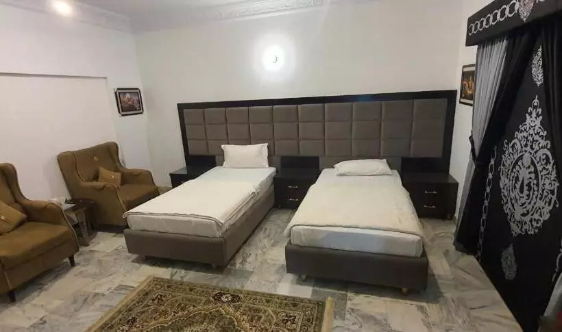پانسیون Shelton House