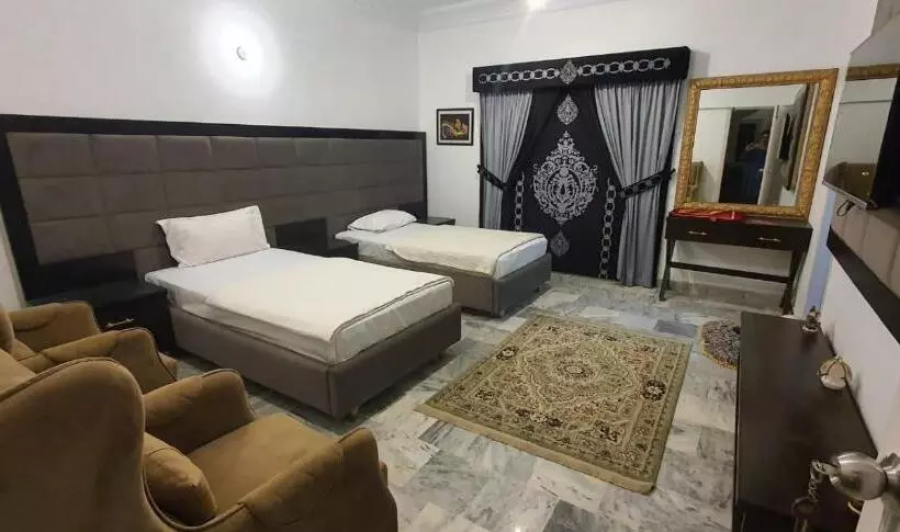 پانسیون Shelton House