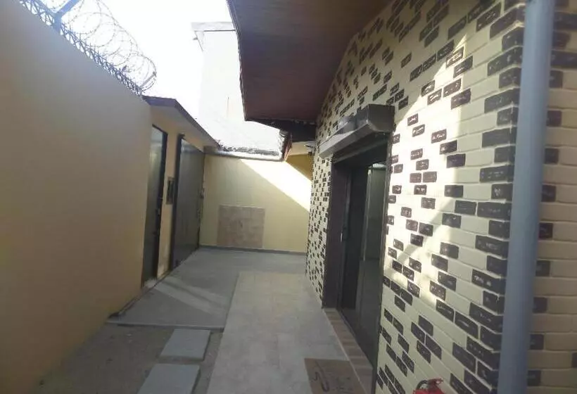 پانسیون The Landing Lodge Abidjan