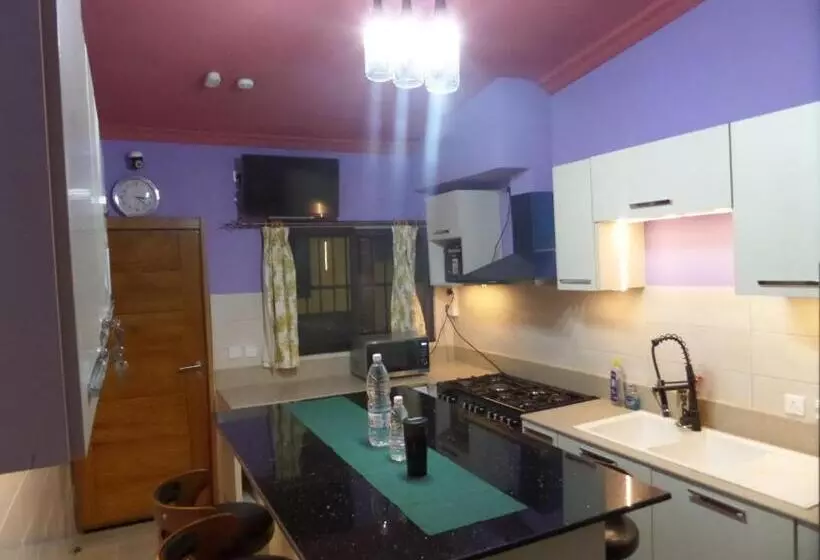 پانسیون The Landing Lodge Abidjan