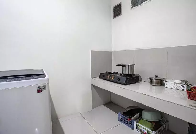 هتل Oyo 93477 Almahyra Guest House Syariah
