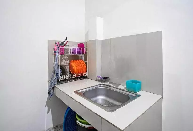 هتل Oyo 93477 Almahyra Guest House Syariah