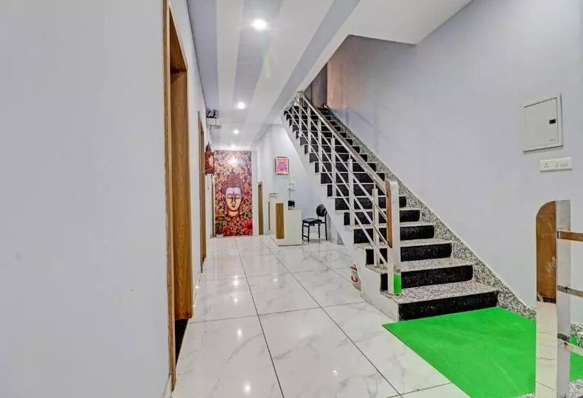هتل Oyo Sangam