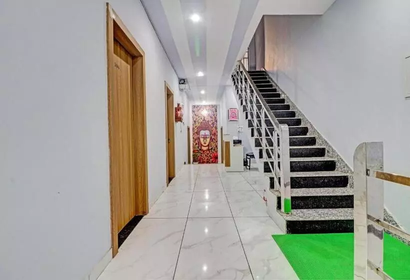 هتل Oyo Sangam