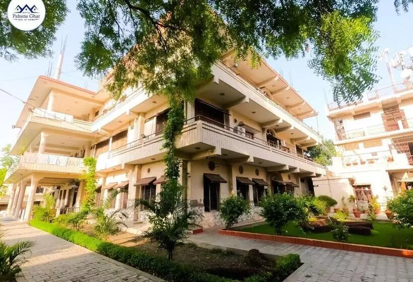 هتل Pahuna Ghar