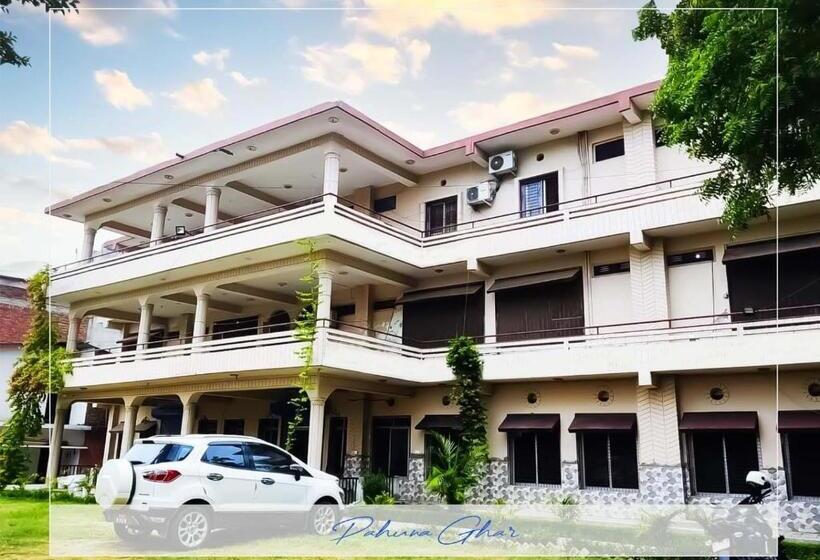 هتل Pahuna Ghar