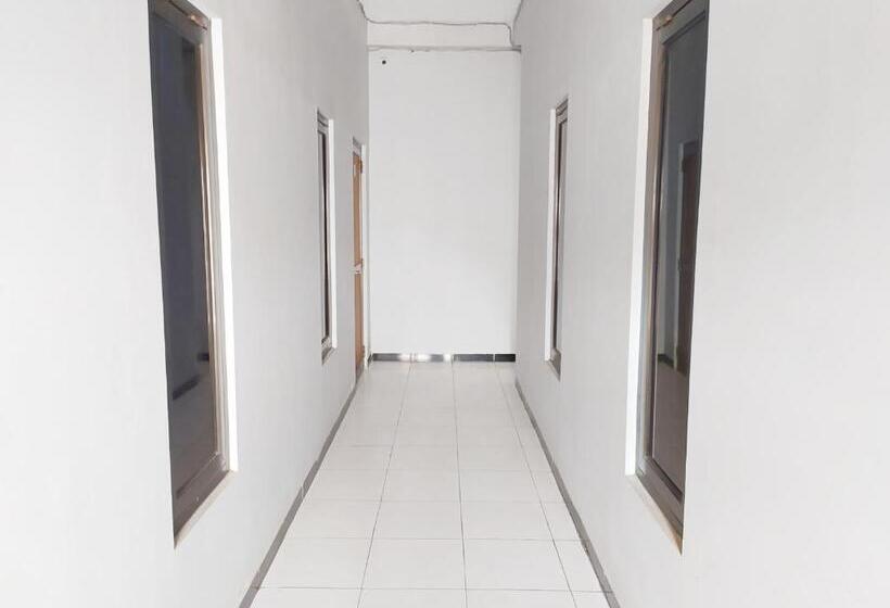 Hotel Reddoorz At Deamartaloka Colomadu Solo