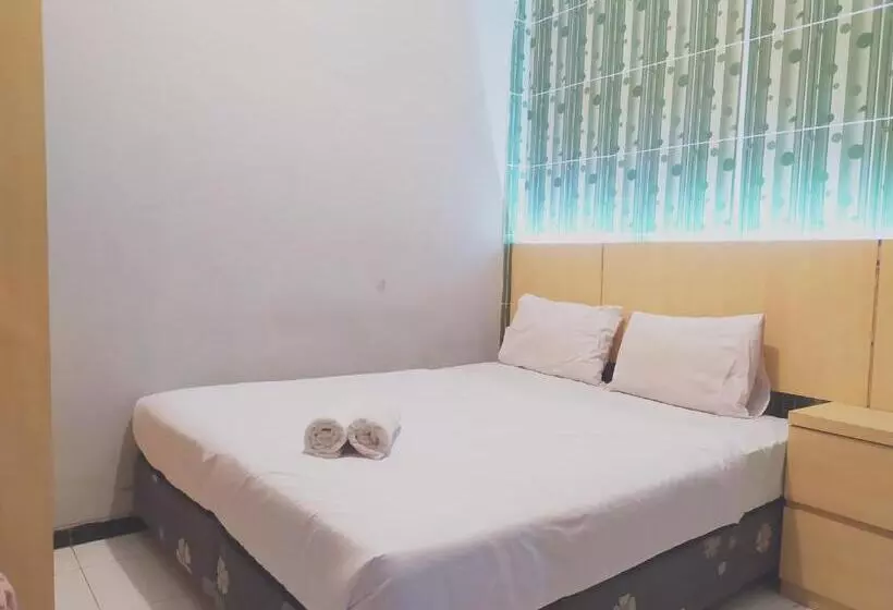 Hotelli Reddoorz At Deamartaloka Colomadu Solo