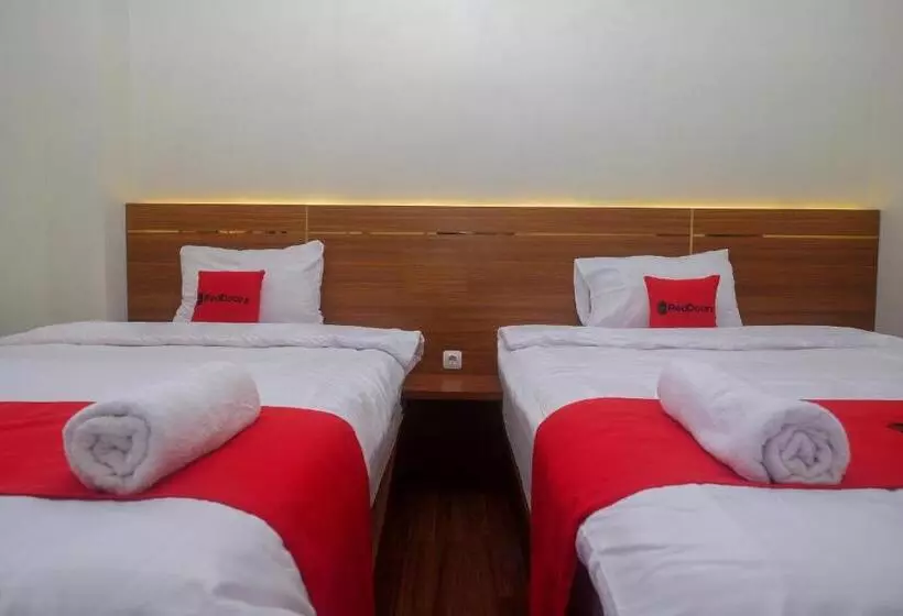 ホテル Reddoorz @ Gentan Raya