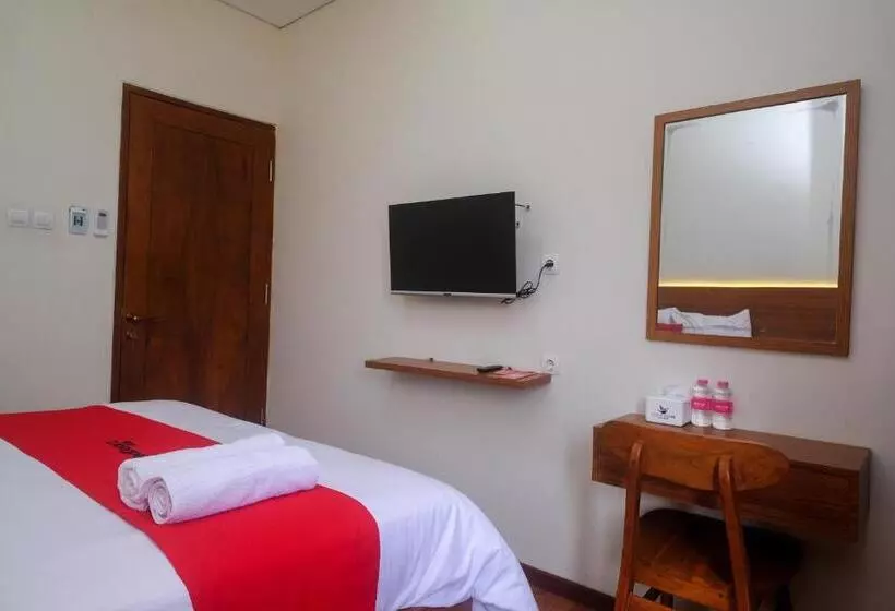 ホテル Reddoorz @ Gentan Raya