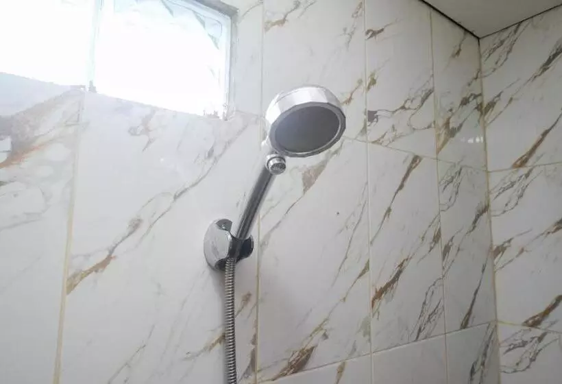 ホテル Reddoorz @ Gentan Raya